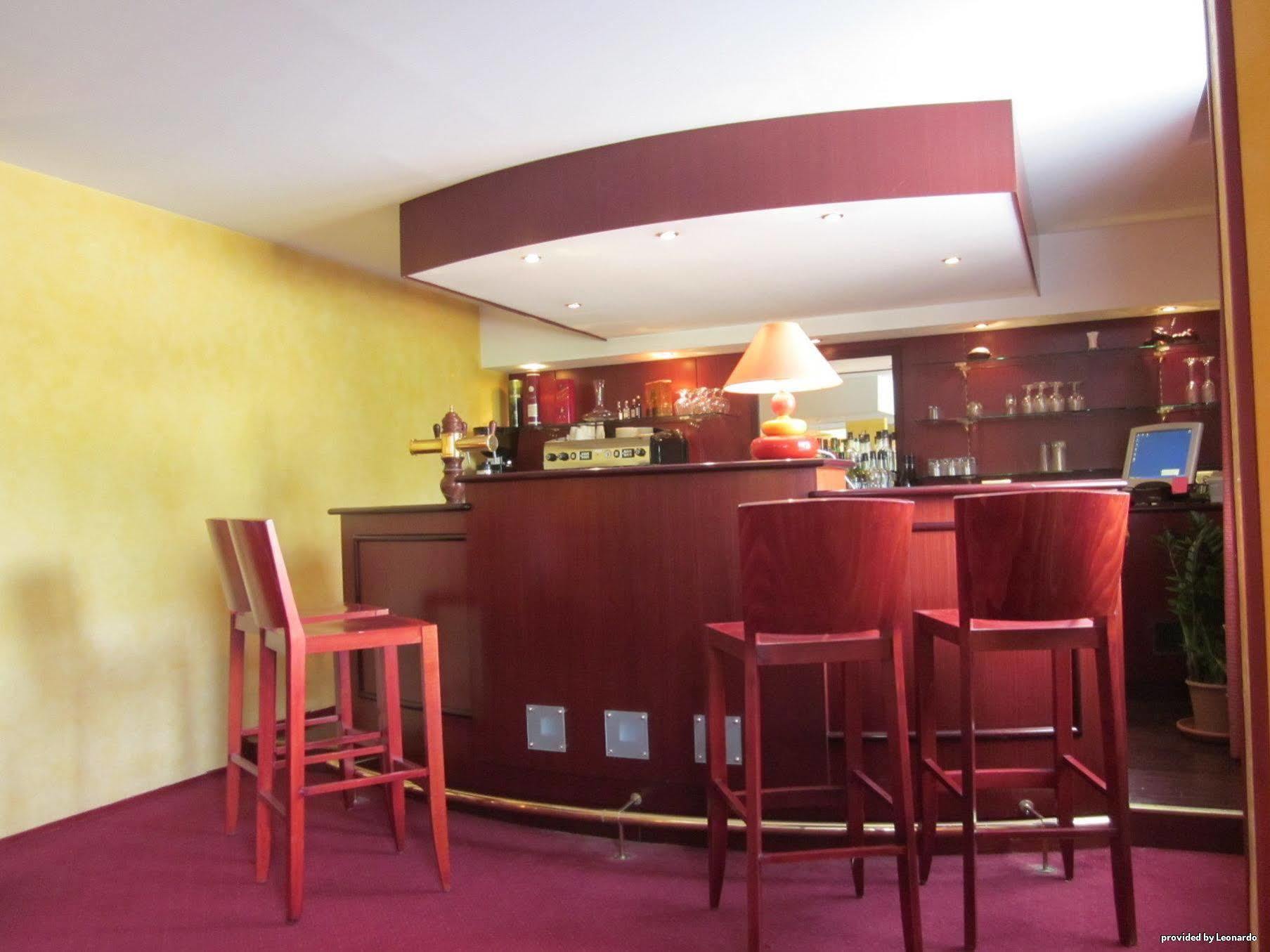 Kyriad Tours - Joué-lés-Tours Restoran fotoğraf